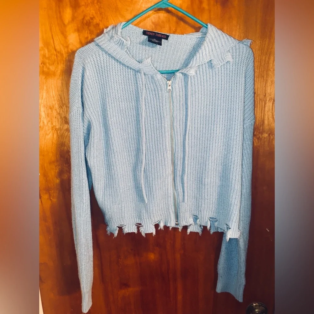 TRENDY THREADS WOMANS cropped, light blue ribbed knit cardigan SZ XL - Picture 2 of 4
